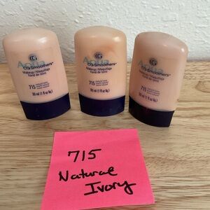 COVERGIRL AquaSmoothers Makeup 715 Natural Ivory 3 piece lot